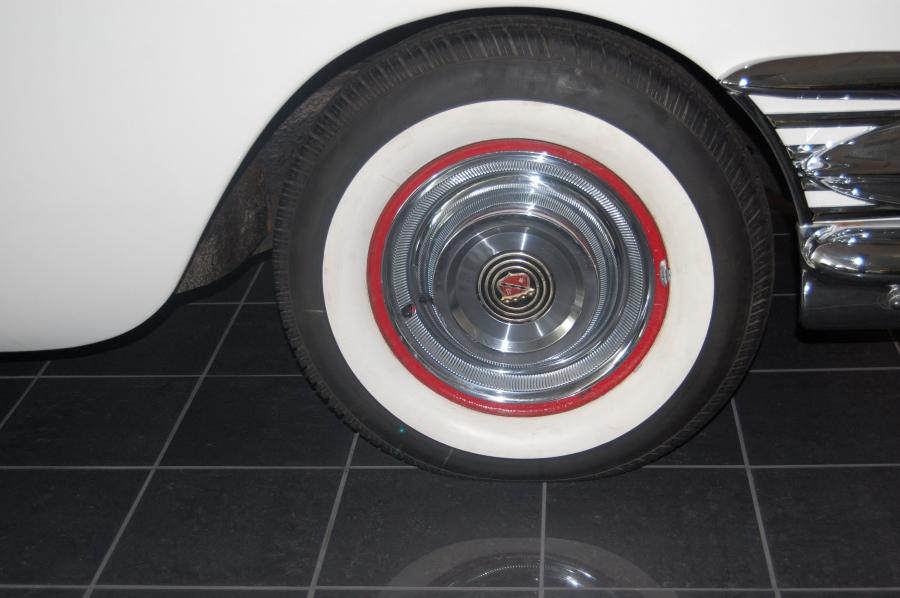 Колеса Buick Special Convertible 1958 года  (фото 20 из 26)